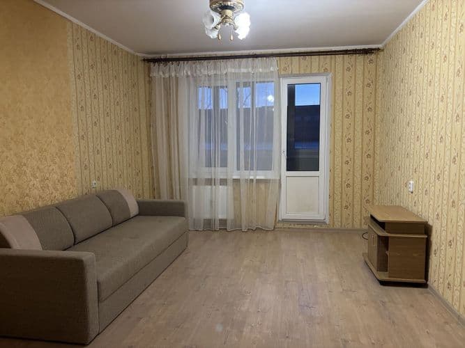 Квартира находится в центре Могилёва. Напротив дома - круглосуточный Евроопт, Светофор, Wildberries, Ozon, Fix Price. Евроопт и автовокзал можно увид...