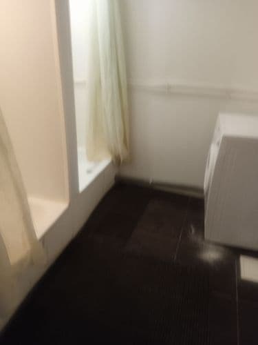 Сдаю жилье для мужчин койко-место, в г. Минске, частный дом, хороший район, ходит транспорт, недалеко метро Восток, двухкомнатная помещение, кухня, дв...