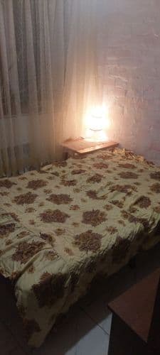 На длительный срок, сдаётся для парня уютная комната в частном доме без хозяев на Речице. Два этажа. На каждом этаже по 2 комнаты, кухонная зона и ...