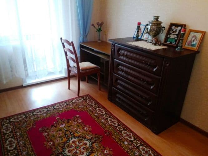 С 3 мая сдается комната с балконом по договору для одного человека, в шаговой доступности метро, гипермаркет, парк, т.ц. Спектр, фитнес и др.