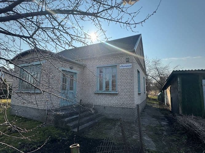 Продается жилой дом в городе Гродно, микрорайон Девятовка по улице Подкрыжацкой на земельном участке 0.1499га. Дом расположен в удобном районе. Местор...