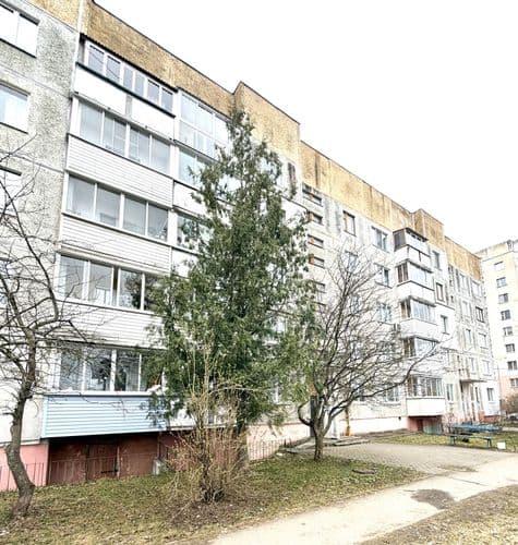 Продаётся 2-комнатная квартира по ул.П.Бровки в районе парка 1000-летия Витебска. Квартира расположена на 5-ом этаже в 5-ти этажном (сверху тех.этаж)п...