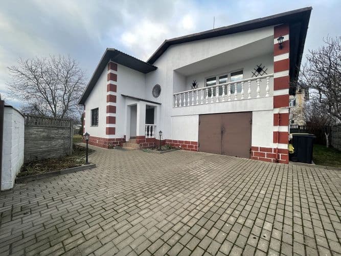 Предоплата первый и последний месяц проживания. Договор на один год! + коммунальные платежи Есть баня, гараж.