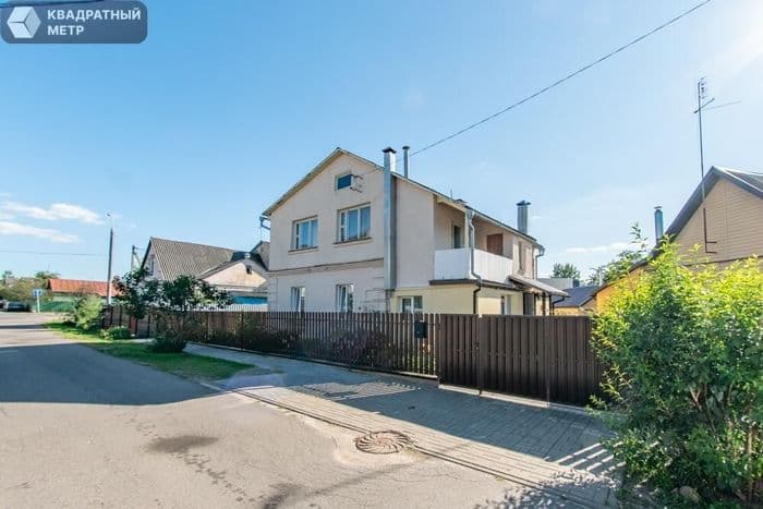 · Дом, состоящий из 2 автономных квартир с отдельными входами. Можно использовать для проживания большой семьи или нескольких семей. Отличный вариант...