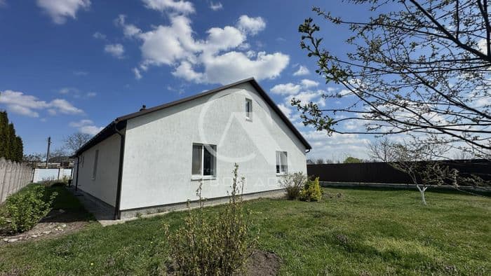 Продается четырехкомнатный дом с садом в тихом районе Бреста. Уютный теплый дом для комфортной жизни. Объект расположен в спокойном и зеленом районе ...