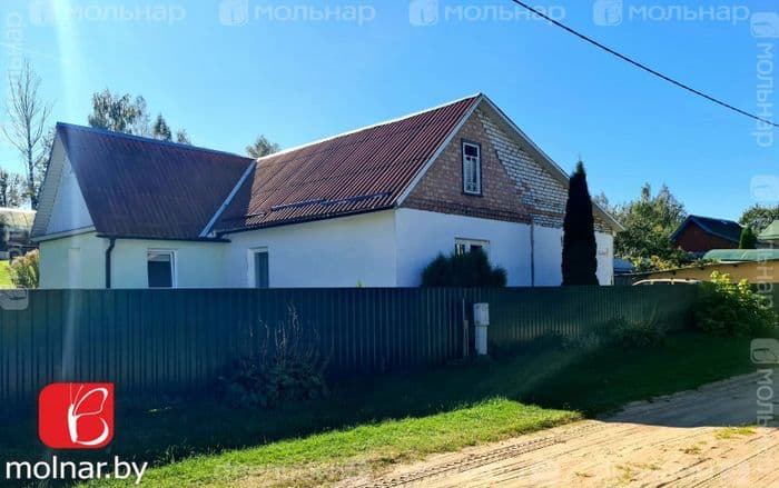 Продается просторный дом в живописном месте, подальше от городской суеты! Участок площадью 25 соток украшают: вместительный дом, гараж, баня и беседка...