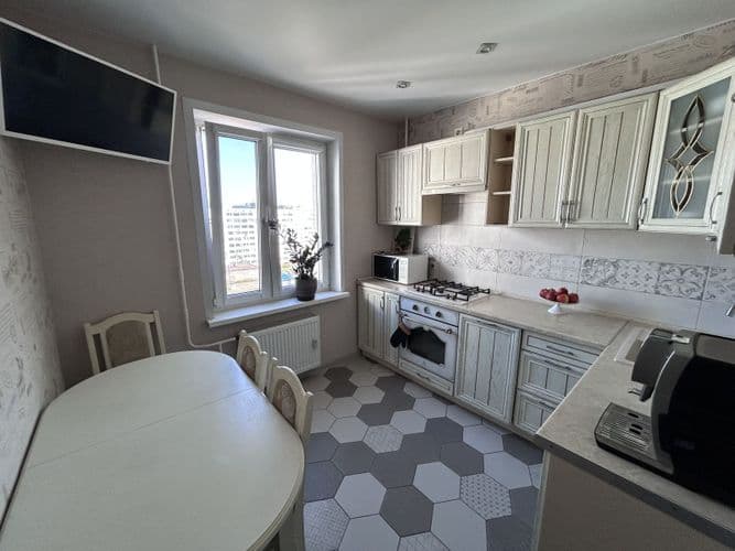 В продаже благоустроенная 3-х комнатная квартира с мебелью и техникой по адресу : Угловой переулок дом 8 , район Автовокзала и площади Ленина ; • обща...