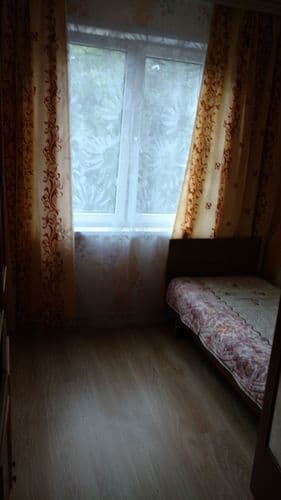 Сдам небольшую комнату на долгий срок, ул. Воронянского 54, около метро Кавальская слобода, центр города, до вокзала 2 ост на транспорте, район тихий...