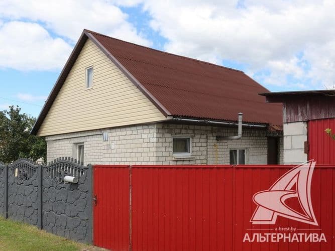 Жилой дом в г.Бресте. 1953 г.п. 1 этаж. Общ.СНБ - 47,0 кв.м, общ.- 47,0 кв.м, жил.- 28,7 кв.м, кух.- 14,0 кв.м. 2 комнаты, высота потолка - 2,40 м. Ст...