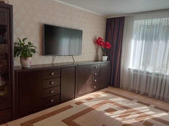 Продается отличная не угловая "чешка". Квартира с очень приятной энергетикой и грамотной планировкой на две стороны. Все комнаты раздельные. Дом кирп...