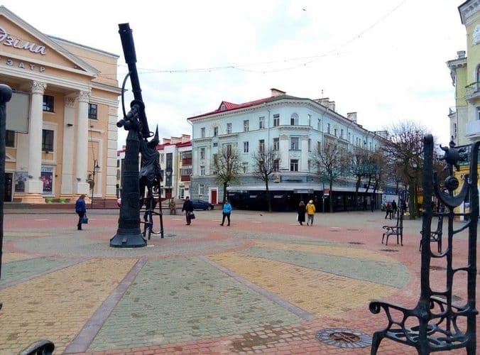 Хотите жить в самом сердце города,где время течет иначе? Сдаю теплую,уютную 2-хкомнатную квартиру в самом центре города с видом на пешеходную улицу. ...