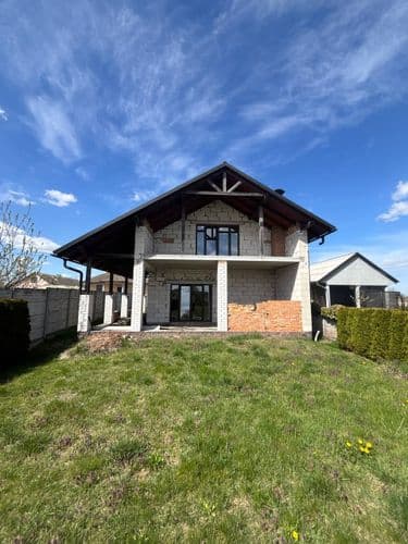 Предлагаются к продаже два соседних земельных участка, расположенных в живописной местности на берегу реки Мухавец. Объект сочетает в себе возможности...