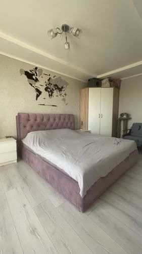 Выставлена на продажу уютная и аккуратная 1-комнатная квартира по ул. Островского. В квартире выполнен качественный ремонт, теплая, НЕ угловая, есть к...