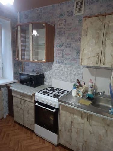 Сдаётся уютная, теплая квартира возле жд вокзала. Рядом Центральный рынок. Отличное транспортное сообщение. Только долгосрочная аренда. Славянам. Пр...