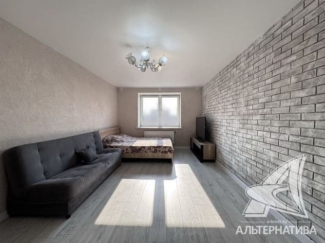 1-комнатная квартира, г. Брест, ул. 28 июля, 2014 г.п., 10 / 12 кирпич, 41,7 / 39,8 / 19,4 / 9,3, санузел совмещенный, лоджия застеклена, стеклопакеты...