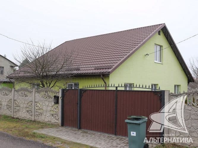 Жилой дом в г.Бресте. 1961 г.п. 1 этаж, мансарда. Общ.СНБ - 140,0 кв.м, общ.- 140,0 кв.м, жил.- 85,0 кв.м, кух.- 12,3 кв.м. 5 комнат, высота потолка -...