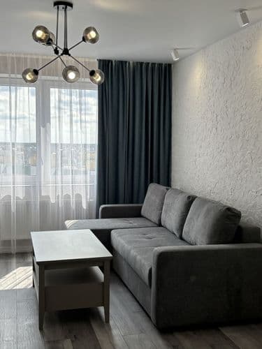 Уютная просторная квартира. Ремонт сделан недавно. Все для жизни есть. Сдаю по договору. Квартира свободна с 29. Дополнительно оплачиваются коммунальн...