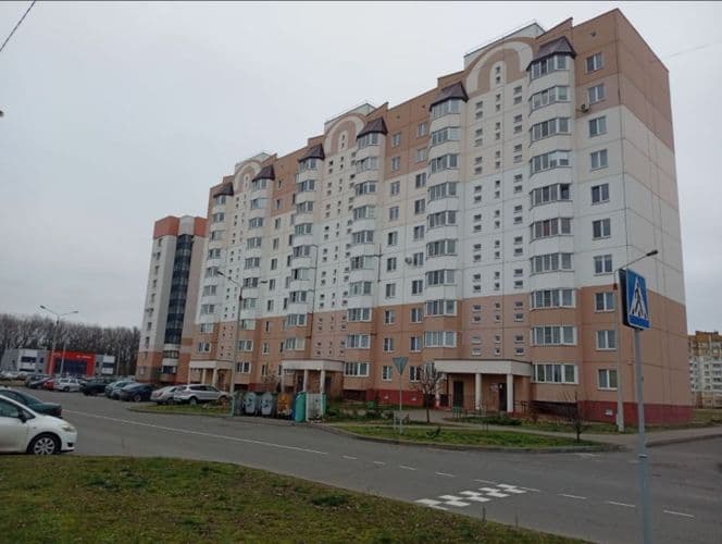 Рядом зона отдыха,пляж,,магазины,школа,дет. сад,остановка.