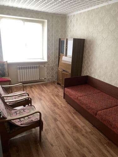 сдам 2-х комнатную малосемейку на 1-м этаже на длительный срок. В шаговой доступности от дома расположены школы, магазины, остановки общественного тра...