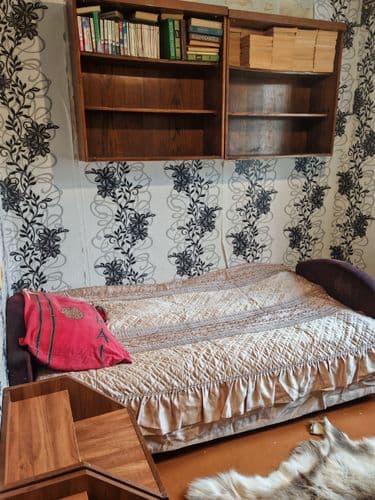 Сдам комнату на длительный срок по улице Пятруся Бровки, только для девушки парней прошу не беспокоить, проживание с хозяйкой квартиры, цена за комнат...