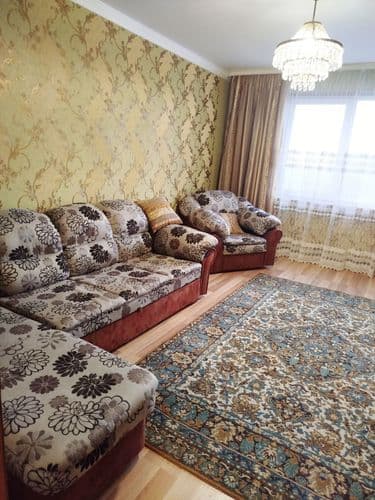 Квартира, три комнаты, свежий ремонт, кухня массив доводчики Блюм. Вся техника, холодильник, морозильник, посудомойка, стиральная машина, утюг(при нео...