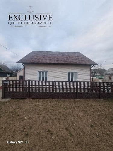 Предлагаем к покупке замечательный кирпичный жилой дом с кирпичным гаражом и блочным сараем, расположенный в г.Барановичи, ул.Солнечная. Общая площадь...