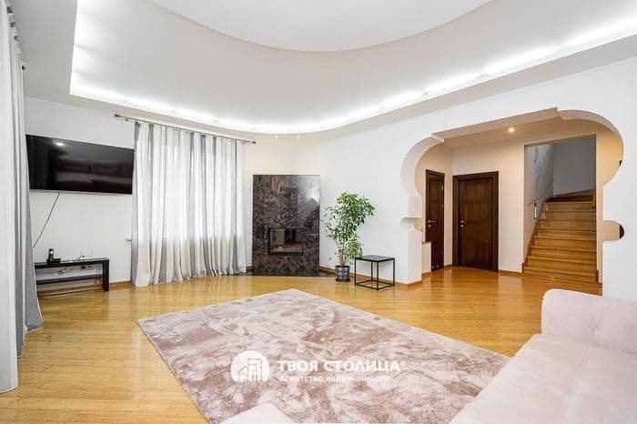 Коттедж в Советском районе рядом с Цнянским водохранилищем. Общая площадь 283 кв.м., три уровня, земельный участок 5 соток. Первый этаж: гостиная,...