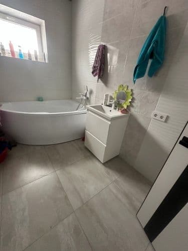 Сдача комнаты в доме командировочным и рабочим. Рядом находится Савушкин продукт и Авиазавод Так же в шаговой доступности находится центр и бытовые и ...