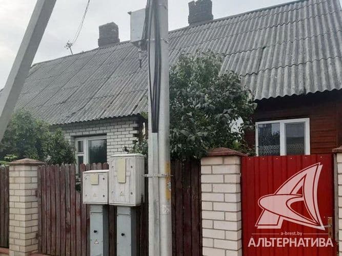 Квартира в блокированном жилом доме в г.Бресте. 1923 г.п. 1 этаж. Общ.СНБ - 31,4 кв.м, общ.- 25,3 кв.м, жил.- 13,2 кв.м, кух.- 8,3 кв.м. 1 комната, вы...