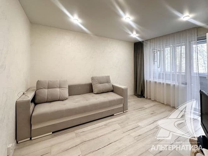 1-комнатная квартира, г. Брест, ул. Высокая, 1987 г.п., 3 / 5 панель, 34,8 / 32,5 / 12,1 / 9,5, санузел совмещенный, лоджия застеклена, стеклопакеты, ...