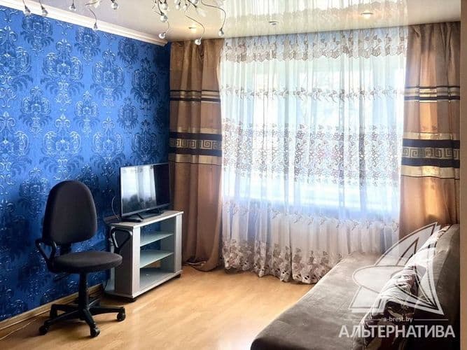 1-комнатная квартира, г. Брест, б-р Космонавтов, 1964 г.п., 1 / 5 кирпич, 30,8 / 30,8 / 20,0 / 6,0, санузел совмещенный, стеклопакеты, межкомнатные дв...