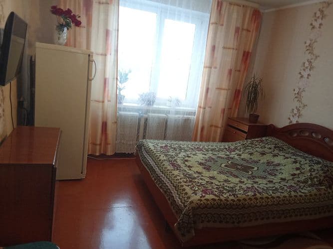 Сдается комната в двухкомнатной квартире, для заочников (краткосрочно), проживание с хозяйкой. Есть скоростной интернет, холодильник, посуда, белье, в...