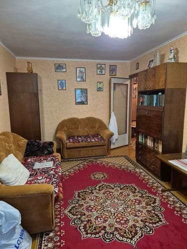 Сдам комнату девушке без вредных привычек. Проживание в квартире с хозяйкой (бабушка 83 года)