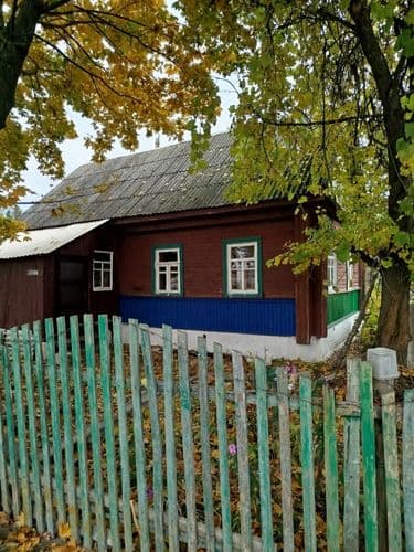 Продается жилой дом в Малой Боровке, по адресу ул. Тютчева д.1. Дом бревенчатый, общая площадь 37 кв.м, дом состоит из двух комнат и веранды. Отоплени...