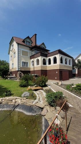 Продажа жилого дома Могилёв пер. 1-й Быховский. Общая площадь по СНБ 475 м.кв. Высота потолков 3 метра. Дом расположен в 1 км от центра города, в уед...