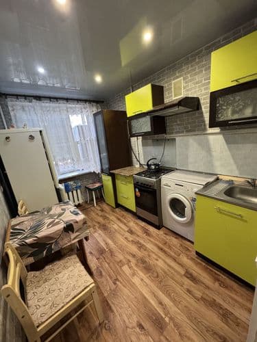 Сдается однокомнатная квартира с 25.04.2026 на длительный срок.предоплата за первый и последний месяц.Рядом остановка ,сад,2 школы,Гимгазия,трц Мандар...