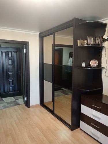 Продаётся уютная 1- комнатная квартира, в хорошем состоянии: балкон-лоджия 6м., застеклен пластивой рамой, в квартире все окна пластиковые, квартира ...