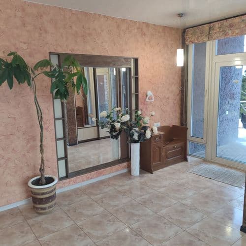 В долгосрочную аренду ,сдается уютный полностью благоустроенный дом в новобелицком районе Гомеля. На участке 12 соток с плодовыми деревьями и цветами...