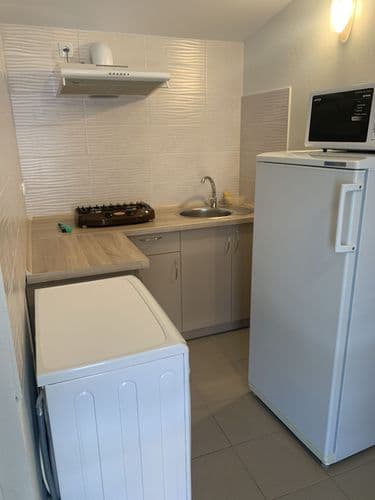 Комната в КОТТЕДЖЕ для 1, до 35лет парня, от ст. м. Уручье - 5 ост. на автобусе(10минут), хороший ремонт, отдельный с/у, отдельная кухня, стиралка, м...