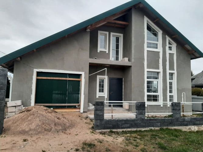 Продаётся новый двухуровневый коттедж по ул. Жуковского (район Лазо) под чистовую отделку. Построен в современном стиле в 2025 году. При строительстве...