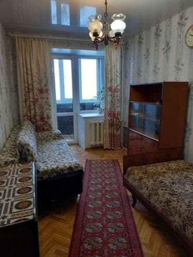 Сдаётся комната в 3х комнатной квартире для студентов-заочников с хозяйкой.Условия проживания домашние. Рядом Университеты:СУХОГО, КООПЕРАТИВНЫЙ, МИТС...