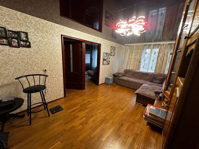 Сдам квартиру 4 жилых комнаты,по договору, предоплата за два месяца. По всем вопросам пишите, звоните