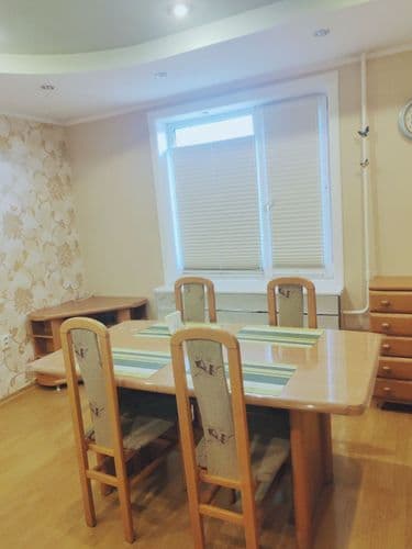 Сдаётся хорошая двухкомнатная квартира по ул. Островского 87, в квартире хороший ремонт, мебель, техника. Кухня - гостиная, спальня. Район с хорошо ...