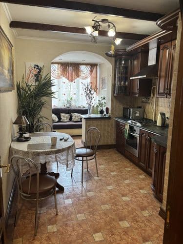 Тихий, спокойный район. Вся инфраструктура, магазины на любой вкус, рынок, парк, озеро- речка! Квартира сдаётся без животных ! До 3 месяцев 1200₽! Зал...