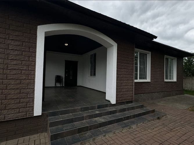 Продаётся уютный одноэтажный дом с евроотделкой и всей мебелью по адресу: 1 пер. Гомельский (р-н Флёрова). Общая площадь дома 98.9 кв.м., жилая 48.2 к...