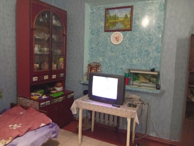 Сдам комнату,отдельный вход.Удобства частичные.Туалет в доме.Отопление центральное, холодная,горячая вода, стиральная машина в доме .Ванны нету.Есть м...