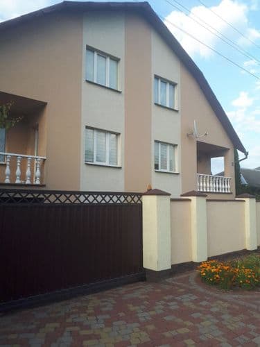 Жилой дом,построен в 1999году,был произведен капитальный ремонт в 2019 году,северо-восточная часть города,г.Брест, ул.Вересковая. Стены блоки+кирпич,ш...