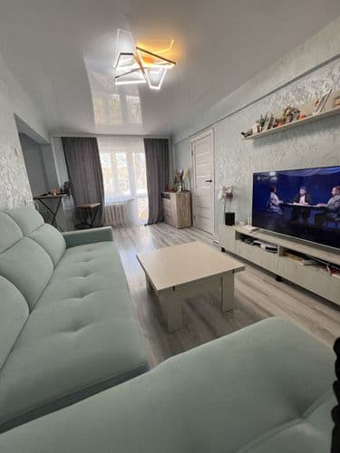 В продаже в одном из центральных районов города уютная светлая 2 -комнатная квартира студия по адресу: улица Смоленская, 8-3.Общий метраж: 44.89/31.0...