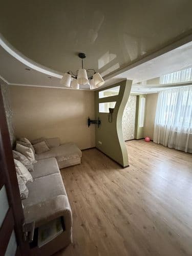 Сдаётся хорошая двухкомнатная квартира только гражданам РБ, по адресу Криулина 43, в квартире хороший ремонт, частично мебелизирована. Кухня полный ко...