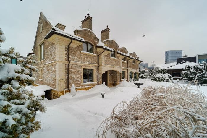 Частная резиденция в Дроздах г. Минск, ул. Веснинка, 7 В продаже — редкий частный коттедж в одной из наиболее закрытых и престижных локаций Минска, в...